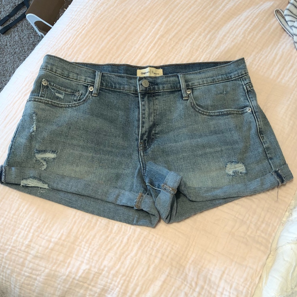 NWT Gap Distressed Denim Shorts Size 31